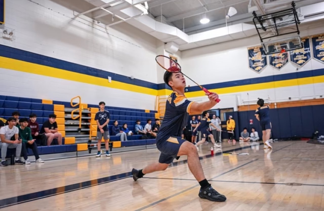 Jonathan mid-lunge, racket raised, returning a shuttle during a match